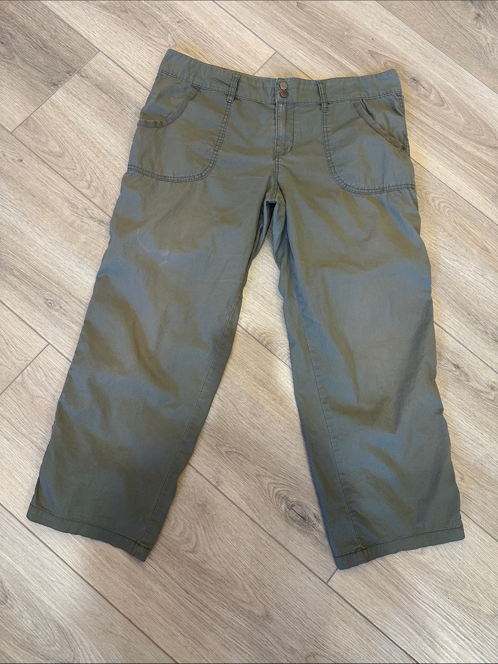 Sanctuary Clothing Olive Green Utility Pants. Adjustable length. Size 30